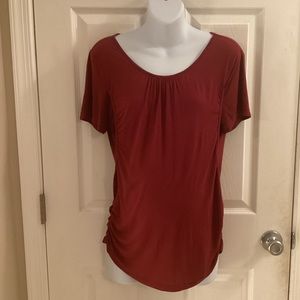 Maroon short-sleeved maternity nursing top | sz M